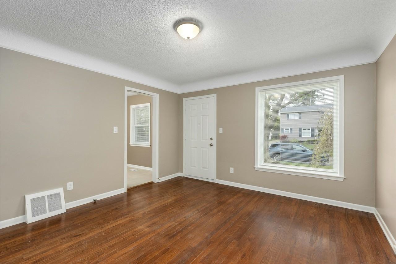 416 North Kenwood Avenue - Photo 7 of 31
