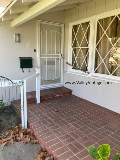 4912 Van Noord Avenue - Photo 2 of 22