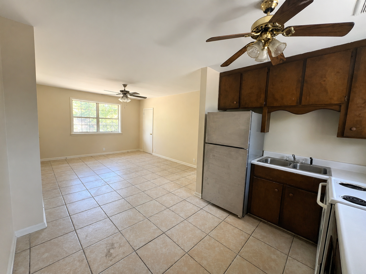 724 S 4th St, Unit 4 - Photo 2 of 6