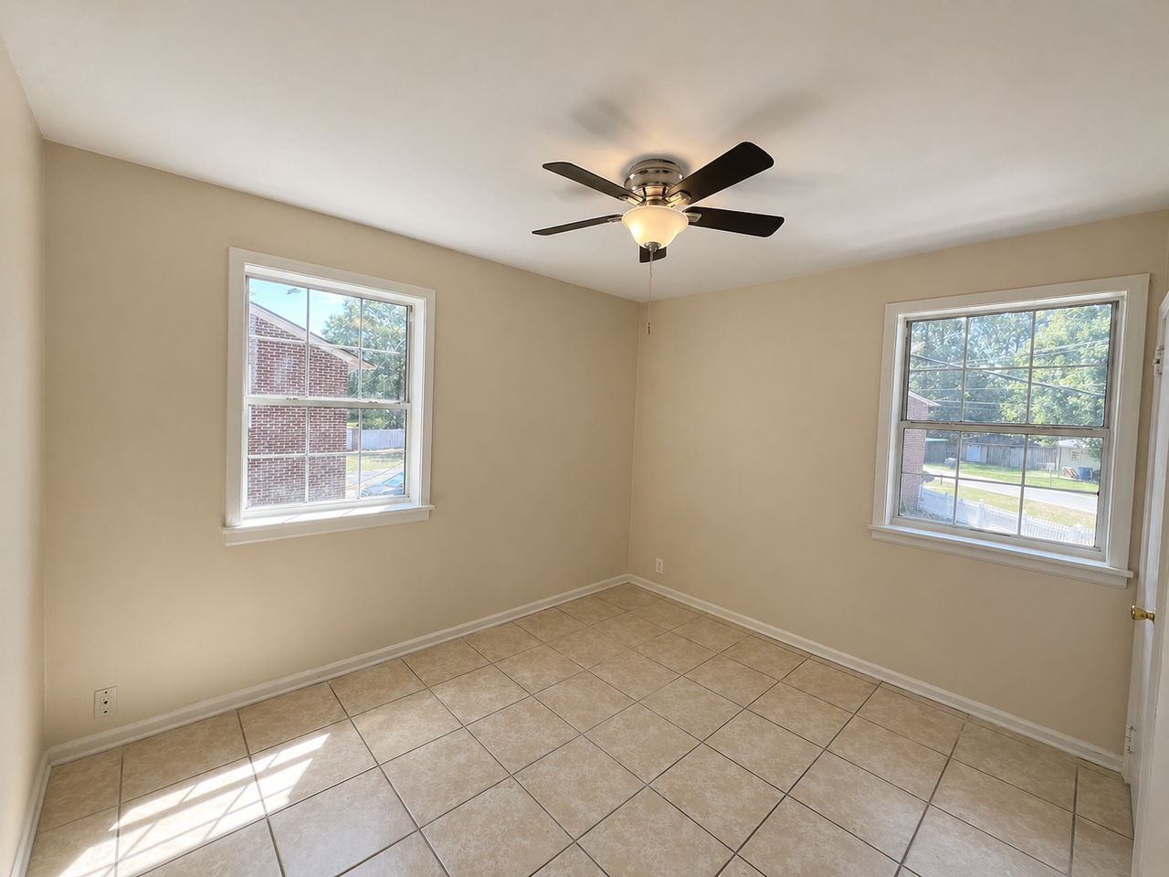 724 S 4th St, Unit 4 - Photo 3 of 6