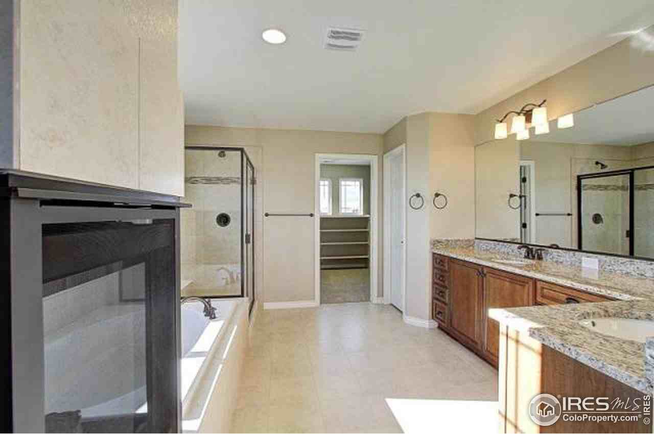 17717 W. 78th Dr. - Photo 4 of 26