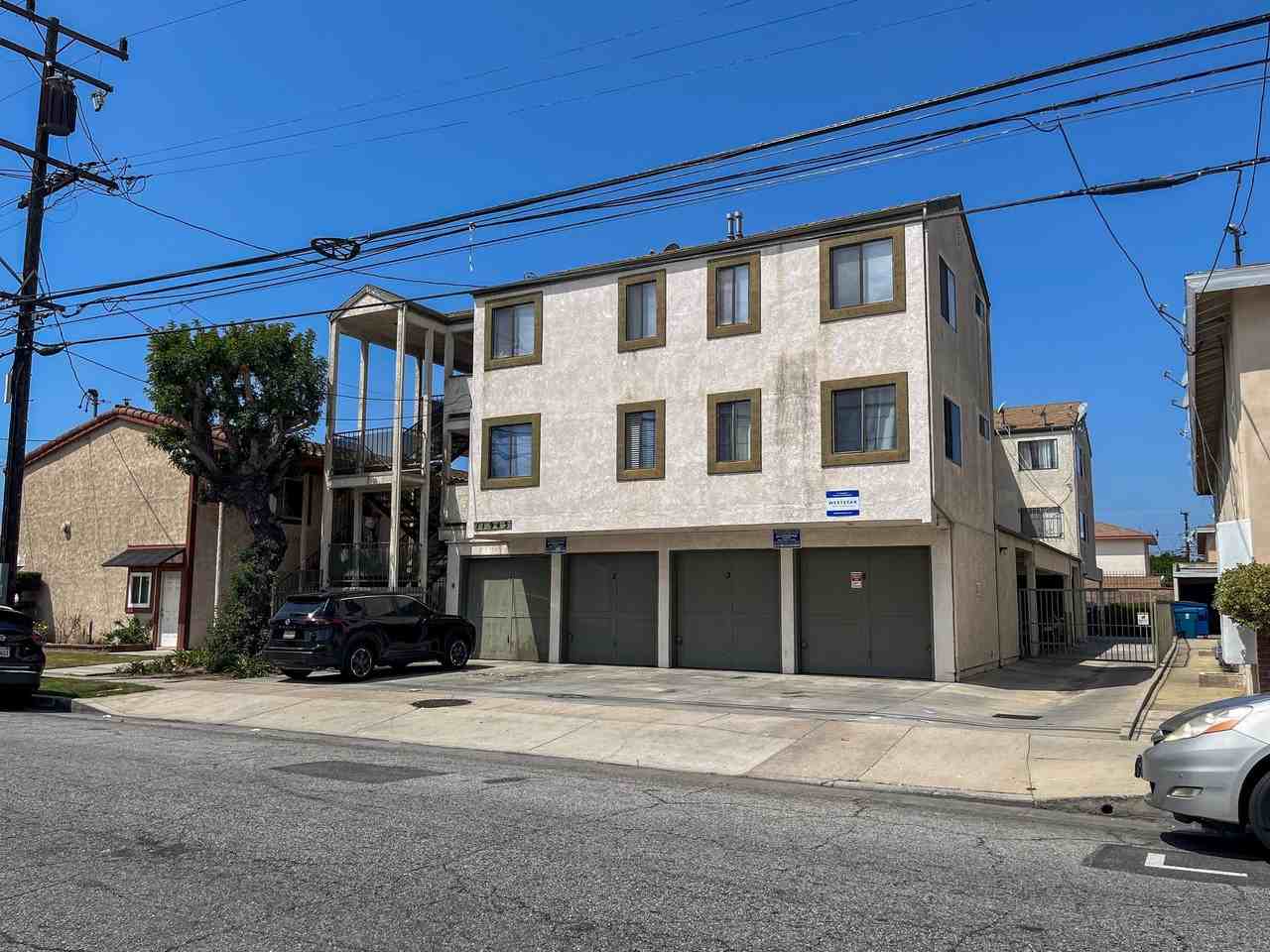 11943 Grevillea Ave - Photo 2 of 4