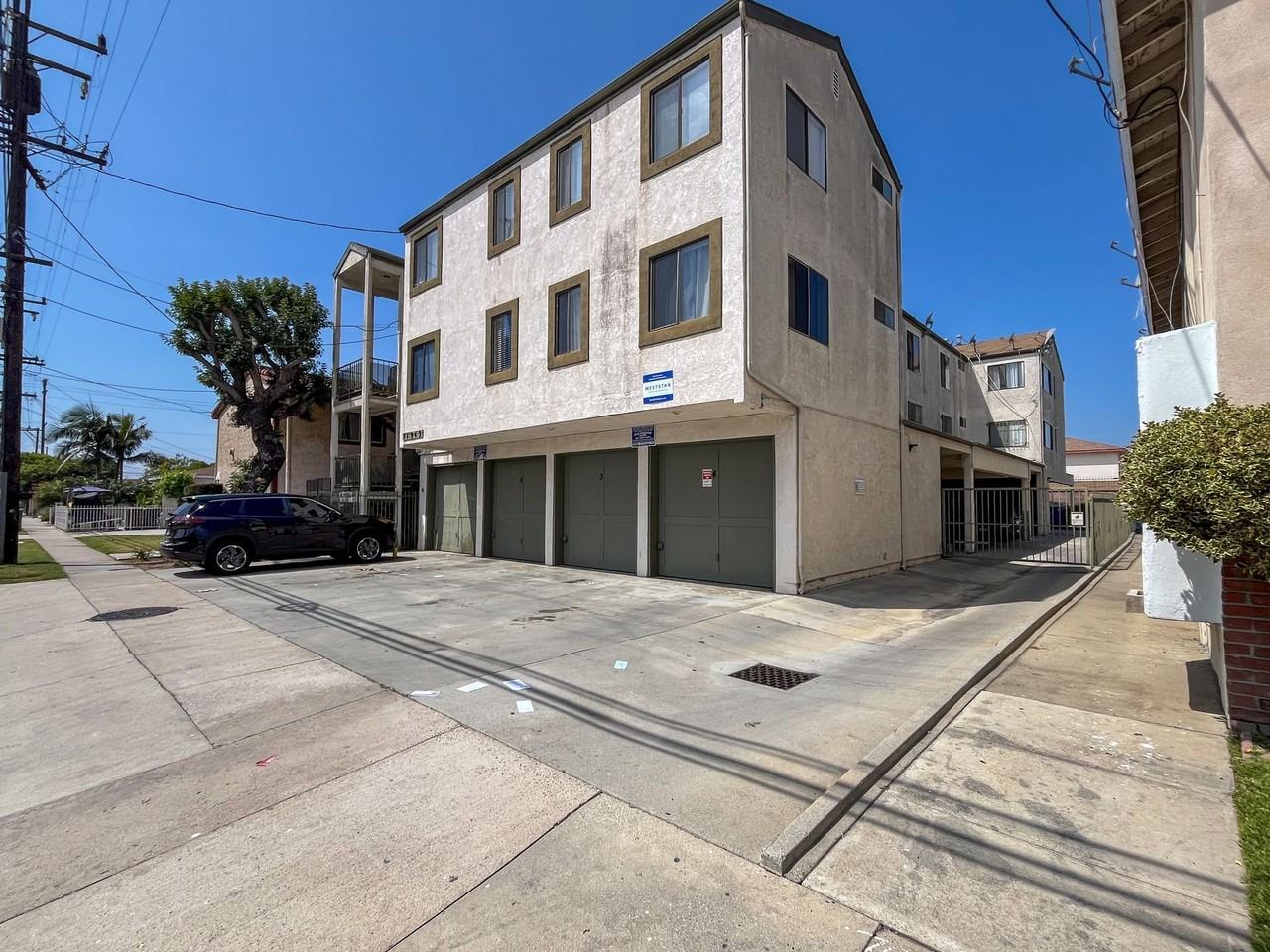 11943 Grevillea Ave - Photo 3 of 4