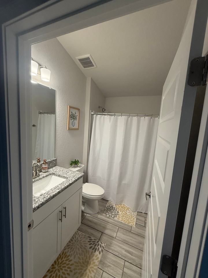 4897 Sutherland St - Photo 3 of 3
