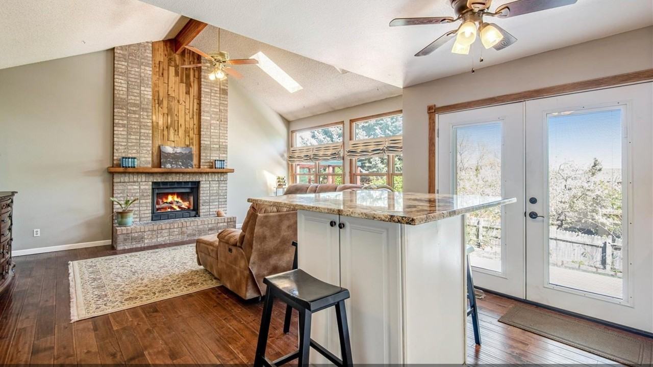 8261 W Portland Ave - Photo 4 of 15