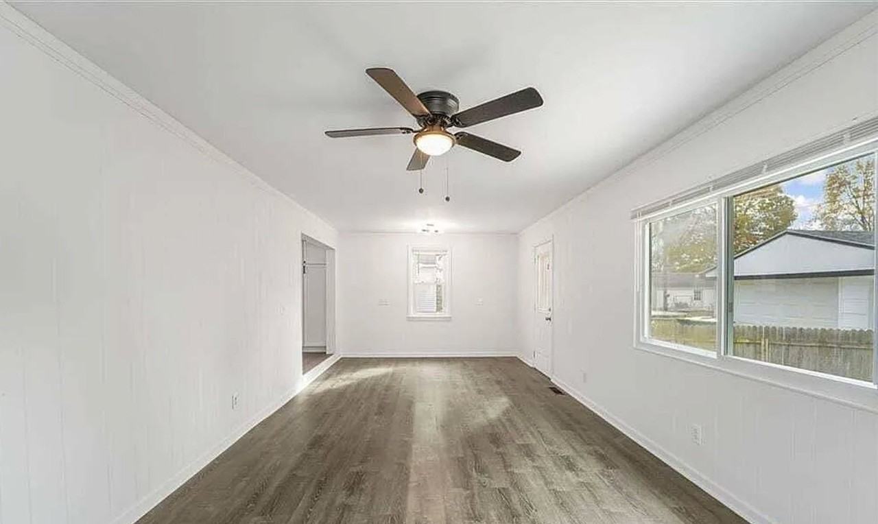 1027 Michigan Ave - Photo 3 of 6