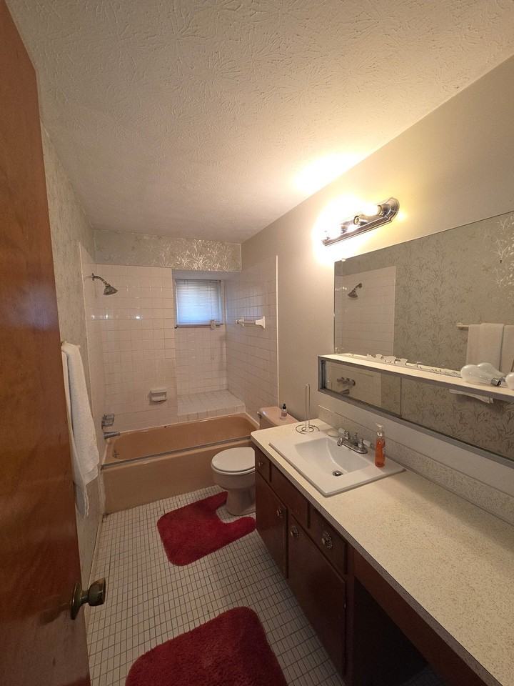 27701 Mills Ave #2E - Photo 2 of 8
