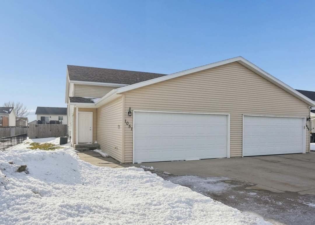 1051 38 1/2 Ave W - Photo 3 of 14