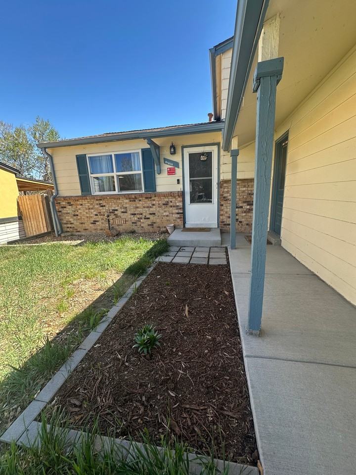 17192 E Princeton Dr - Photo 3 of 8