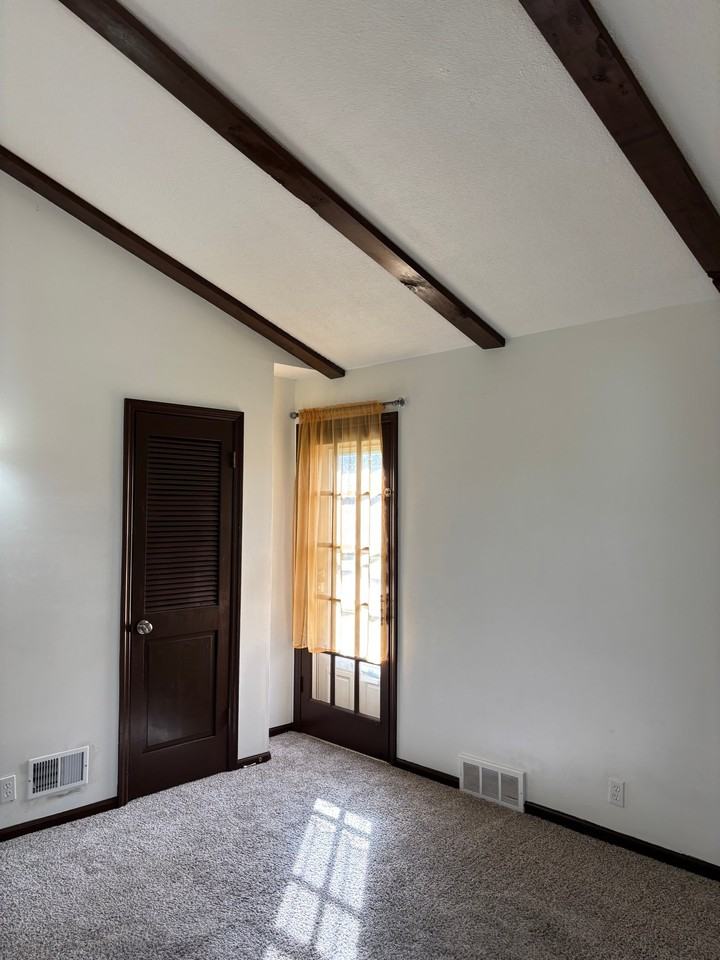 3605 S 112th St - Photo 2 of 15