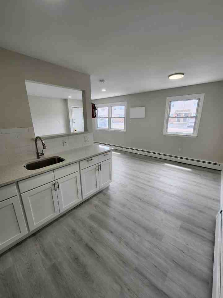 1919 N Missouri Ave - Photo 2 of 12