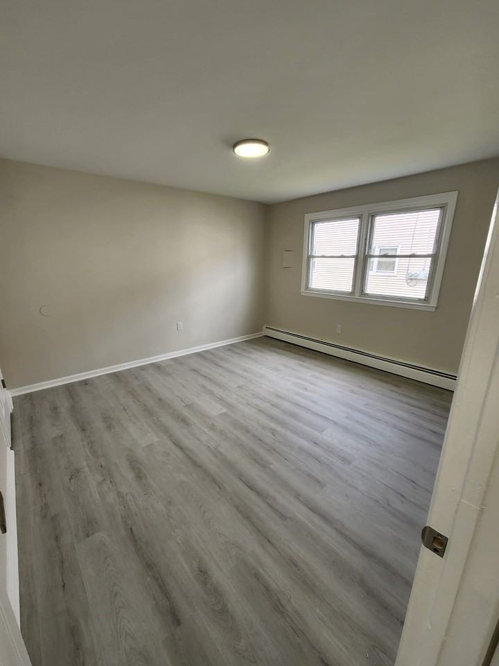 1919 N Missouri Ave - Photo 4 of 12