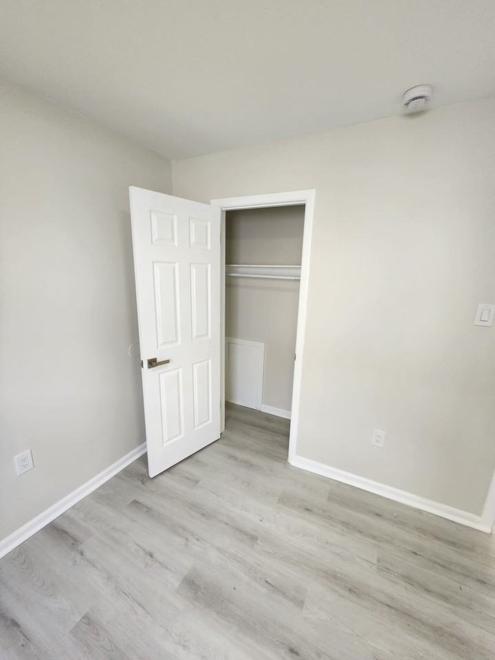 1919 N Missouri Ave - Photo 7 of 12