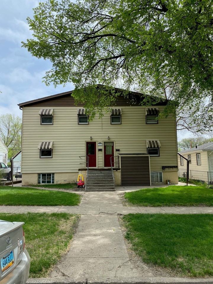 1025 N 13th St #F - Photo 2 of 8