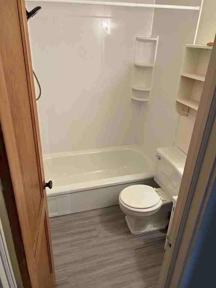 1025 N 13th St #F - Photo 5 of 8