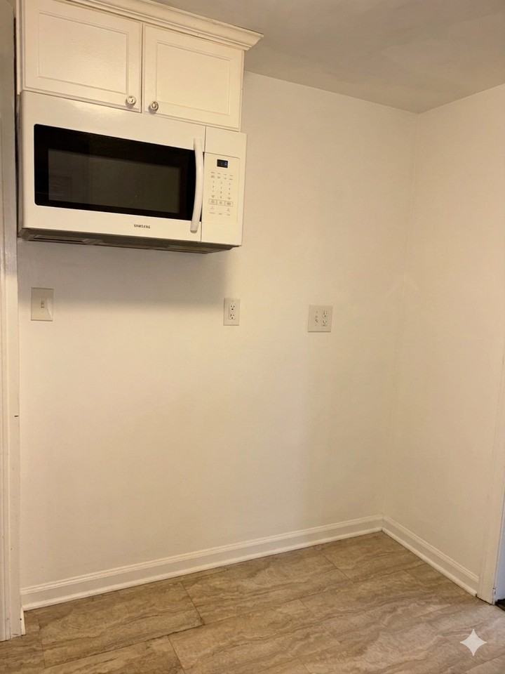 5566 Beechwood Ave - Photo 3 of 10
