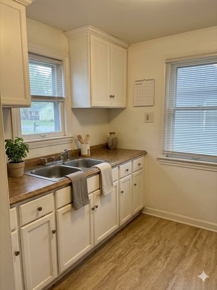 5566 Beechwood Ave - Photo 4 of 10