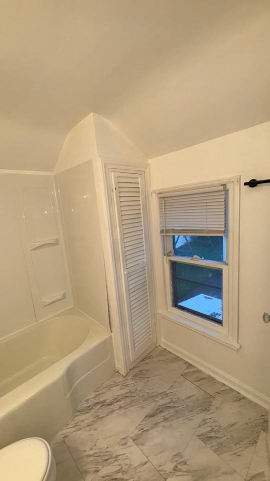 5566 Beechwood Ave - Photo 6 of 10