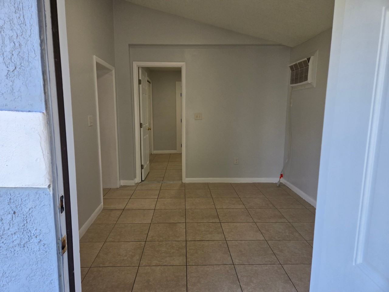 801 Washington Ave #B - Photo 2 of 19