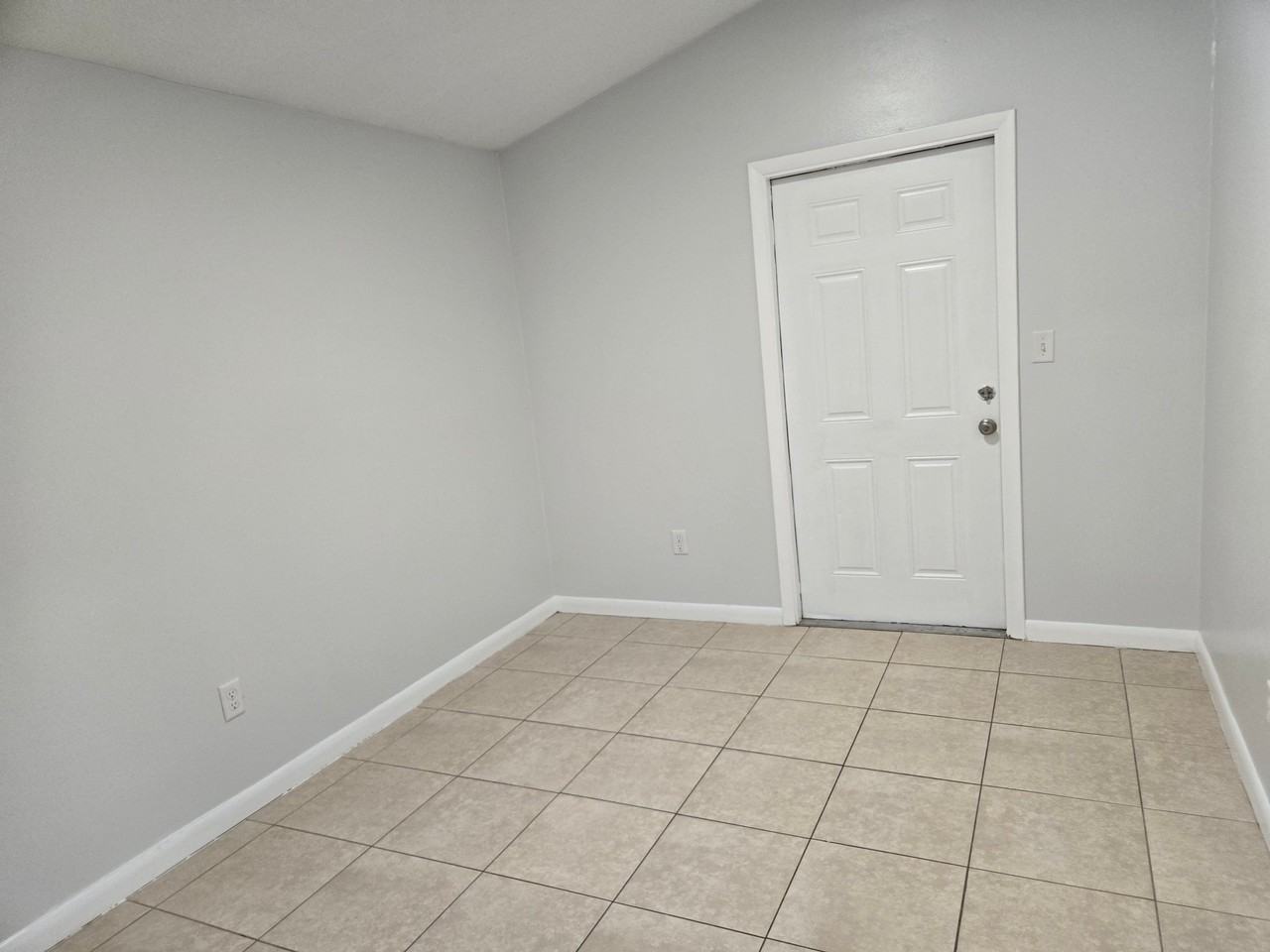801 Washington Ave #B - Photo 4 of 19