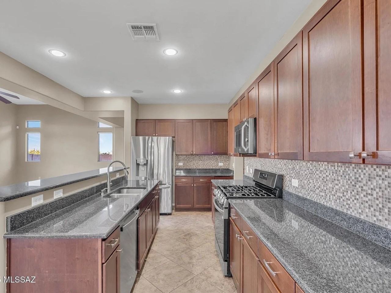 12156 N Quail Feather Blvd - Photo 3 of 20