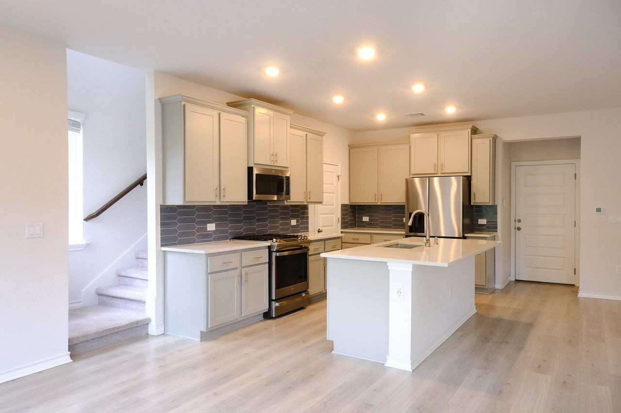 4810 Plum Peach Bnd - Photo 2 of 12