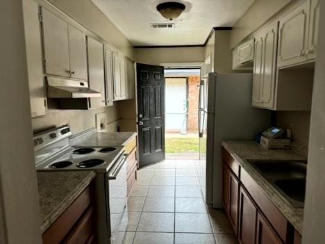 13629 Goodwood Blvd #13627 - Photo 2 of 9