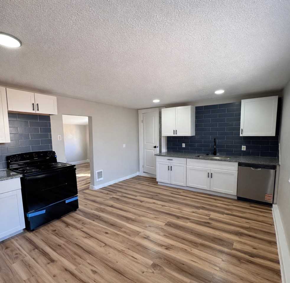 1506 Palmer Ave #1-2 - Photo 3 of 7