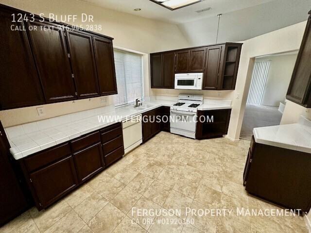 1243 S Bluff Dr - Photo 5 of 17