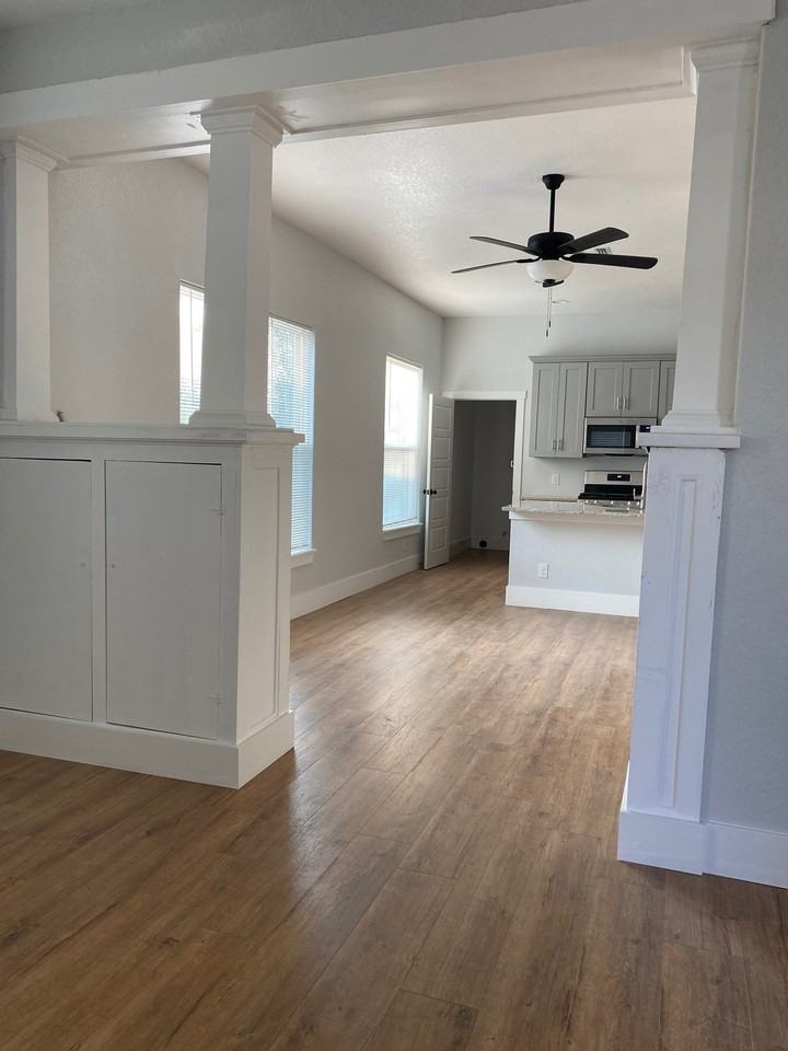 439 Dunning Ave - Photo 2 of 15