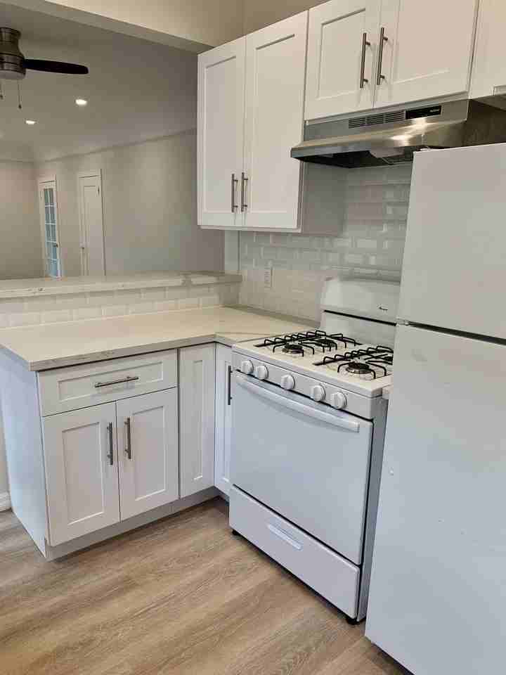 644 N Genesee Ave #644 - Photo 6 of 15
