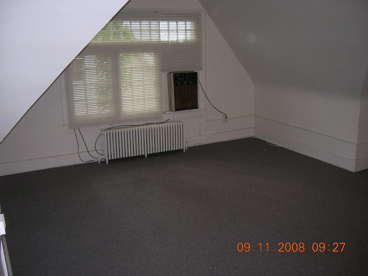 323 N Hartley St - Photo 3 of 14