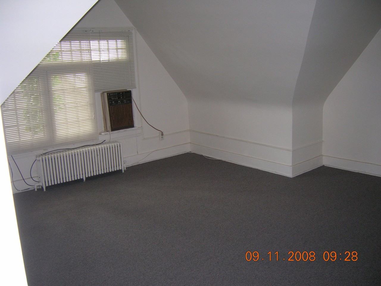 323 N Hartley St - Photo 4 of 14