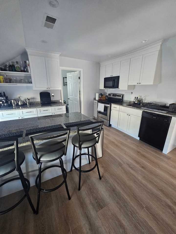 86 Hawthorne St #2 - Photo 2 of 9