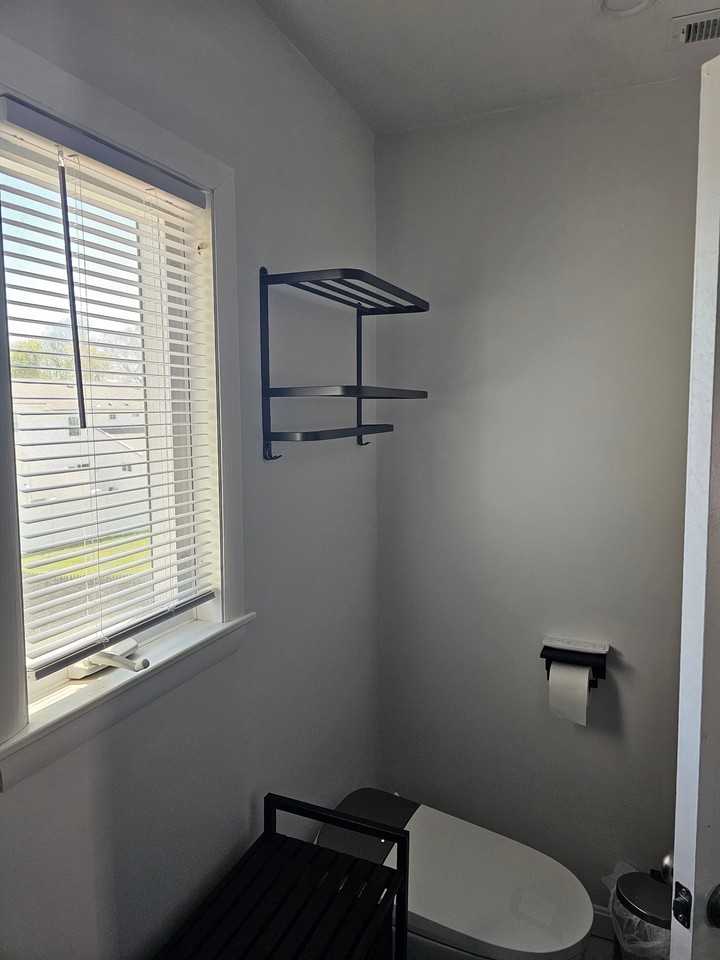 86 Hawthorne St #2 - Photo 5 of 9