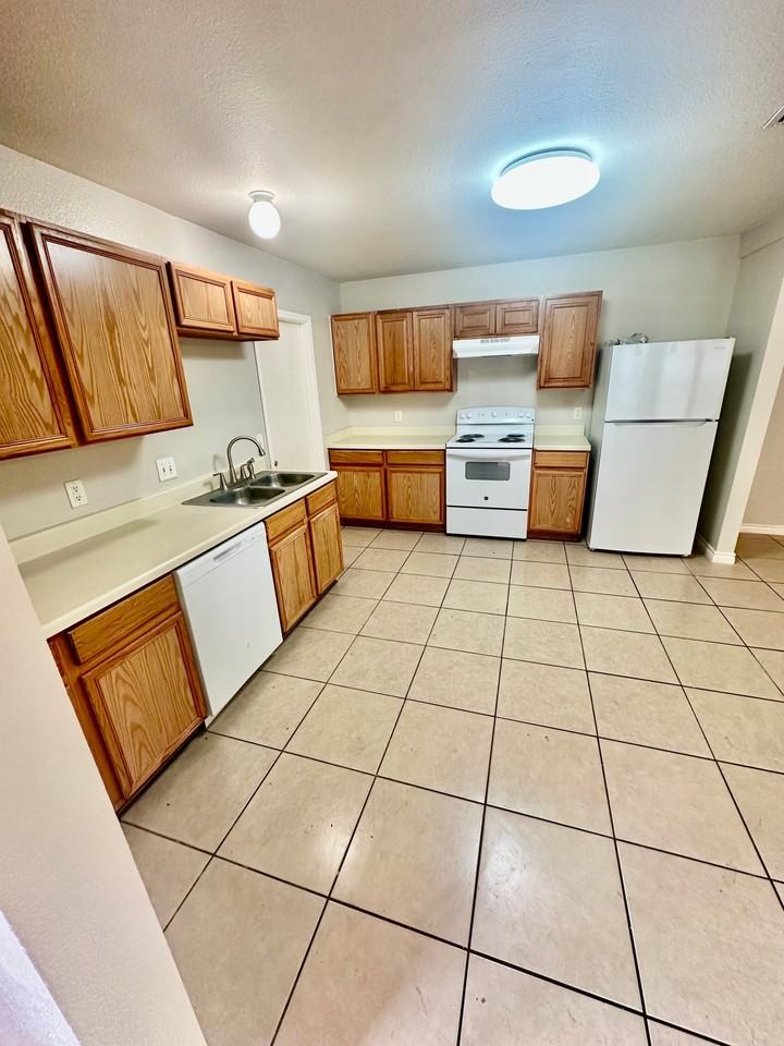 13147 Independence Ave - Photo 3 of 12