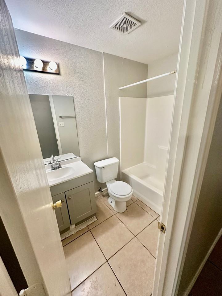 13147 Independence Ave - Photo 6 of 12