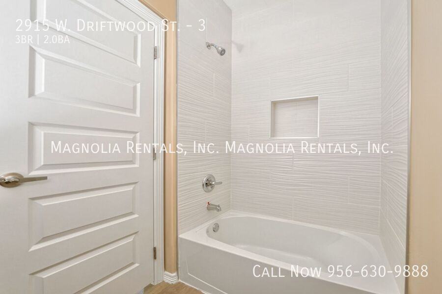 2915 W Driftwood St #3 - Photo 5 of 11