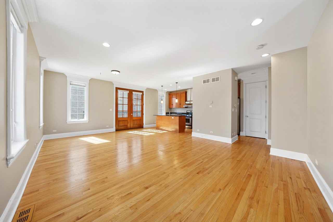 829 S La Grange Rd #C - Photo 2 of 33