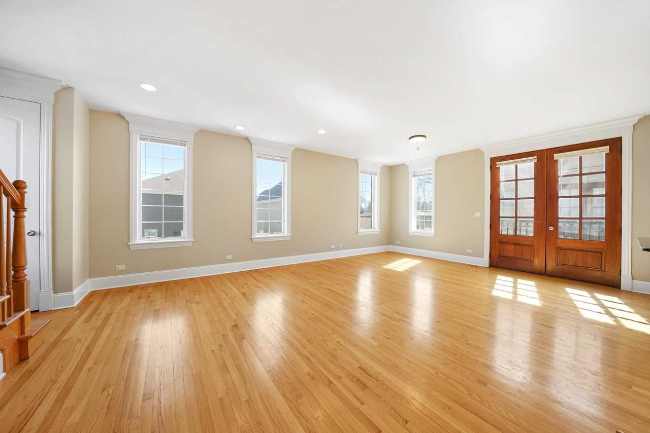 829 S La Grange Rd #C - Photo 5 of 33