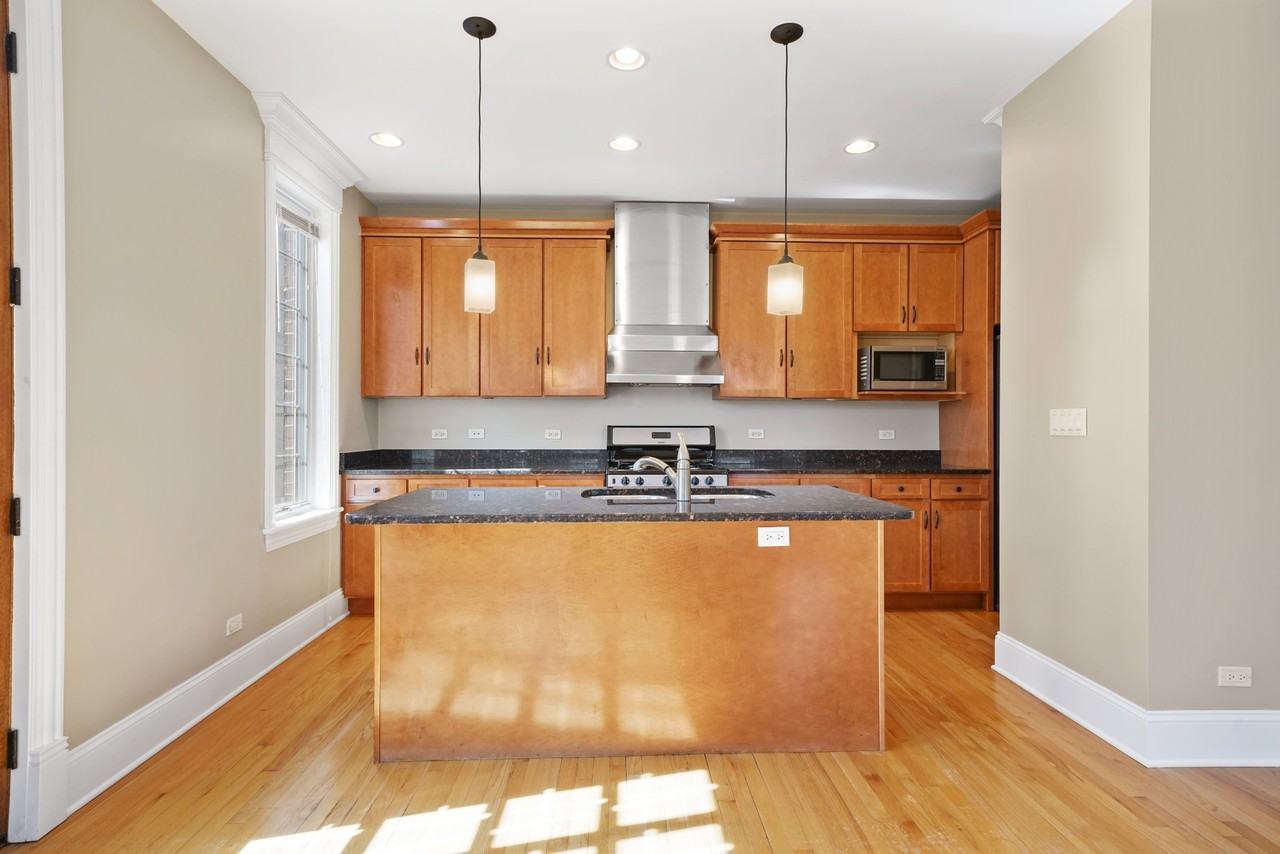 829 S La Grange Rd #C - Photo 7 of 33