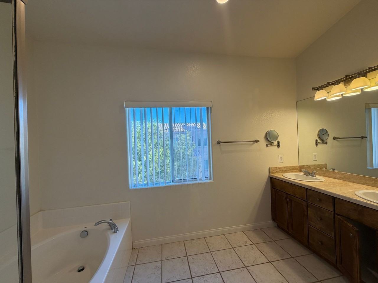 863 Park Walk Ave - Photo 6 of 13