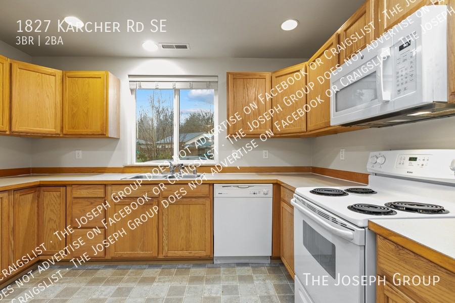 1827 Karcher Rd Se - Photo 7 of 33