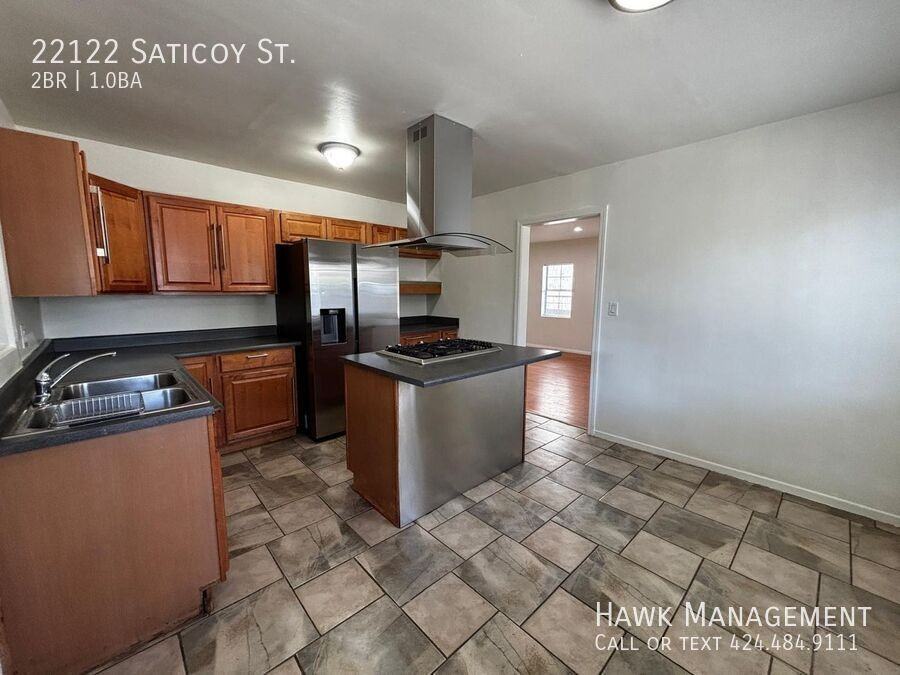 22122 Saticoy St - Photo 6 of 23