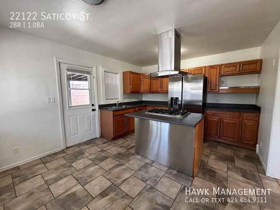 22122 Saticoy St - Photo 5 of 23