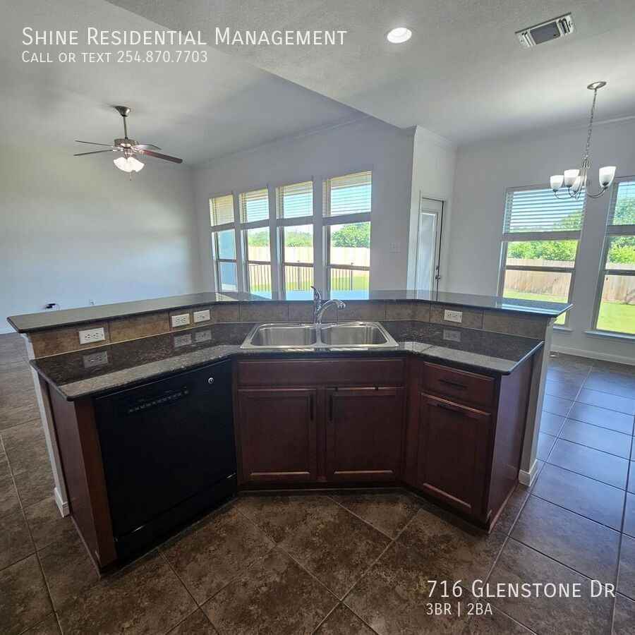 716 Glenstone Dr - Photo 5 of 12