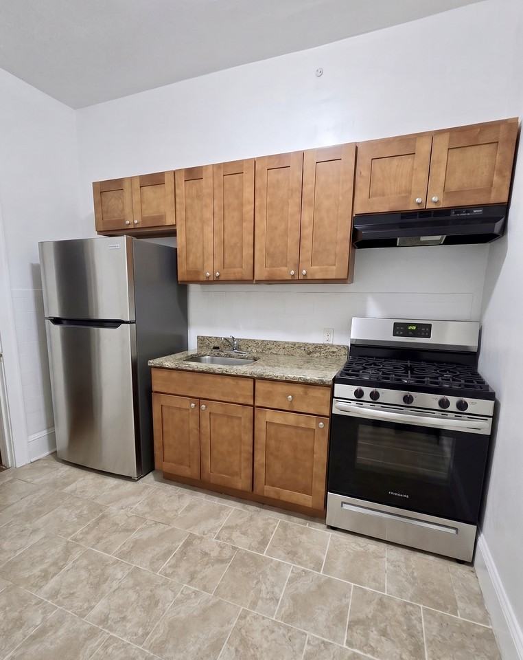1302 W Allegheny Ave #2F - Photo 3 of 9