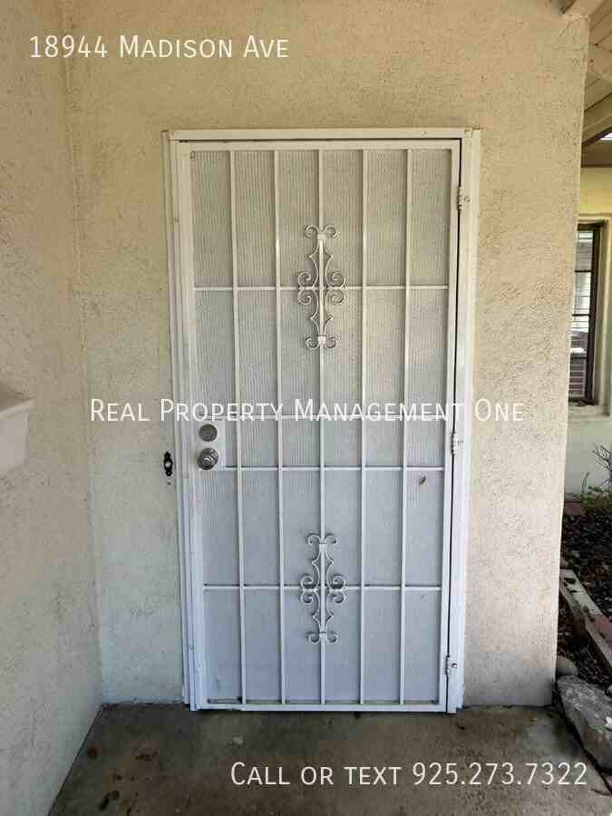 18944 Madison Ave - Photo 3 of 26