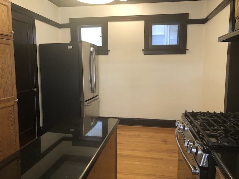 1032 W Oakdale Ave #1 - Photo 5 of 16