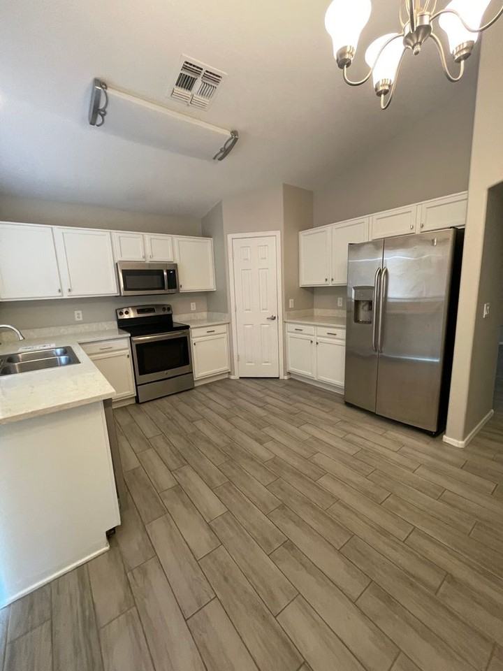 12220 W Rosewood Dr - Photo 4 of 20